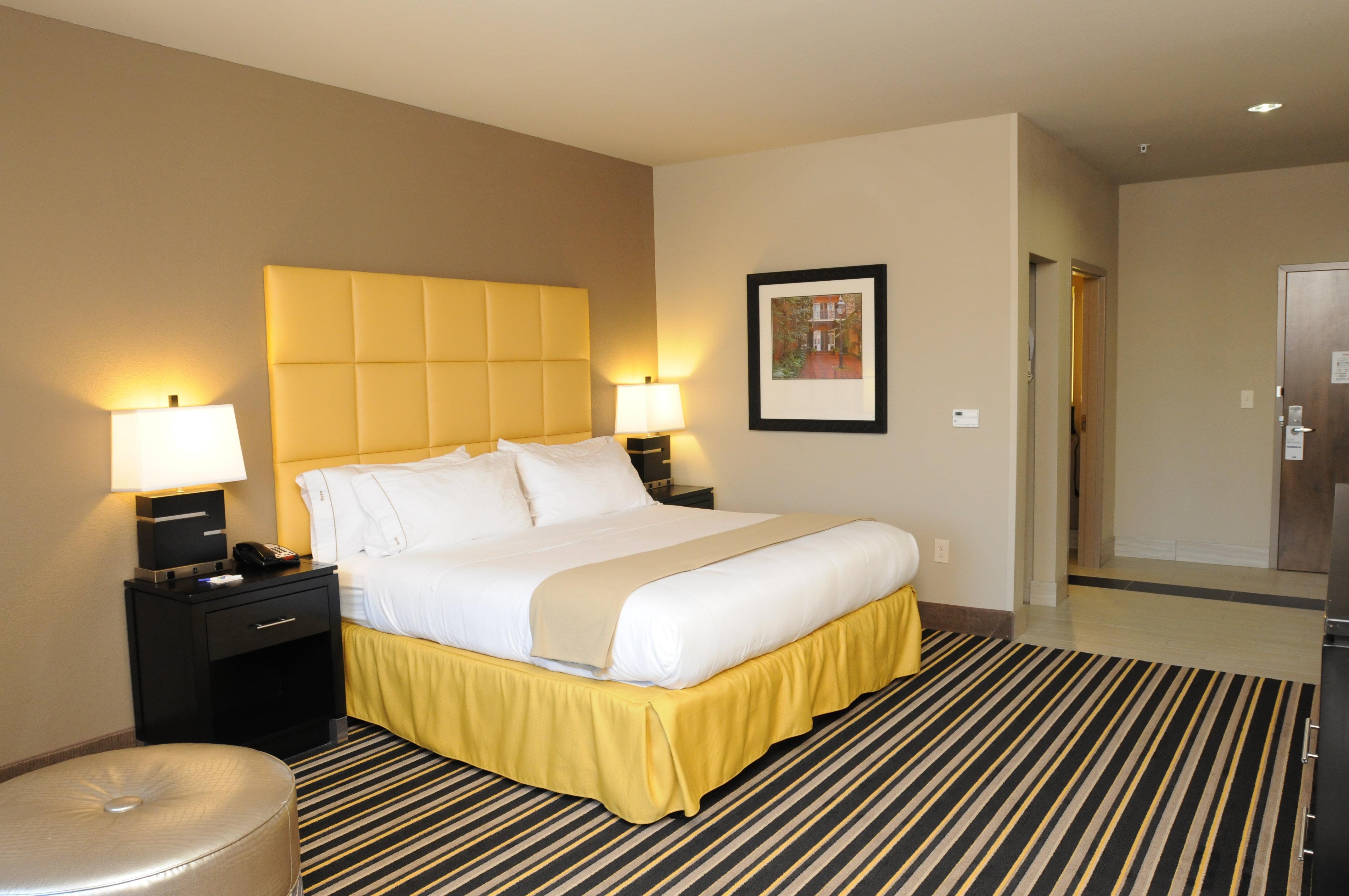 Holiday Inn Express Covington-Madisonville By Ihg Exterior photo